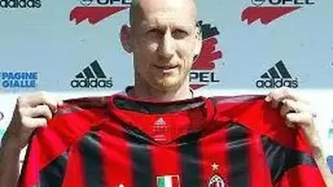 雄狮队亚足锦标赛首战告捷：2-1力克柬埔寨队